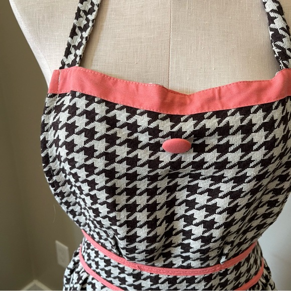 JESSIE STEELE Apron Houndstooth Print with Pink Trim - Picture 5 of 9